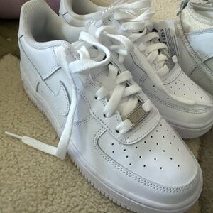 Nike Air Force 1 LE